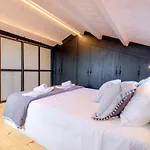 Art Loft Venetian Well Suite