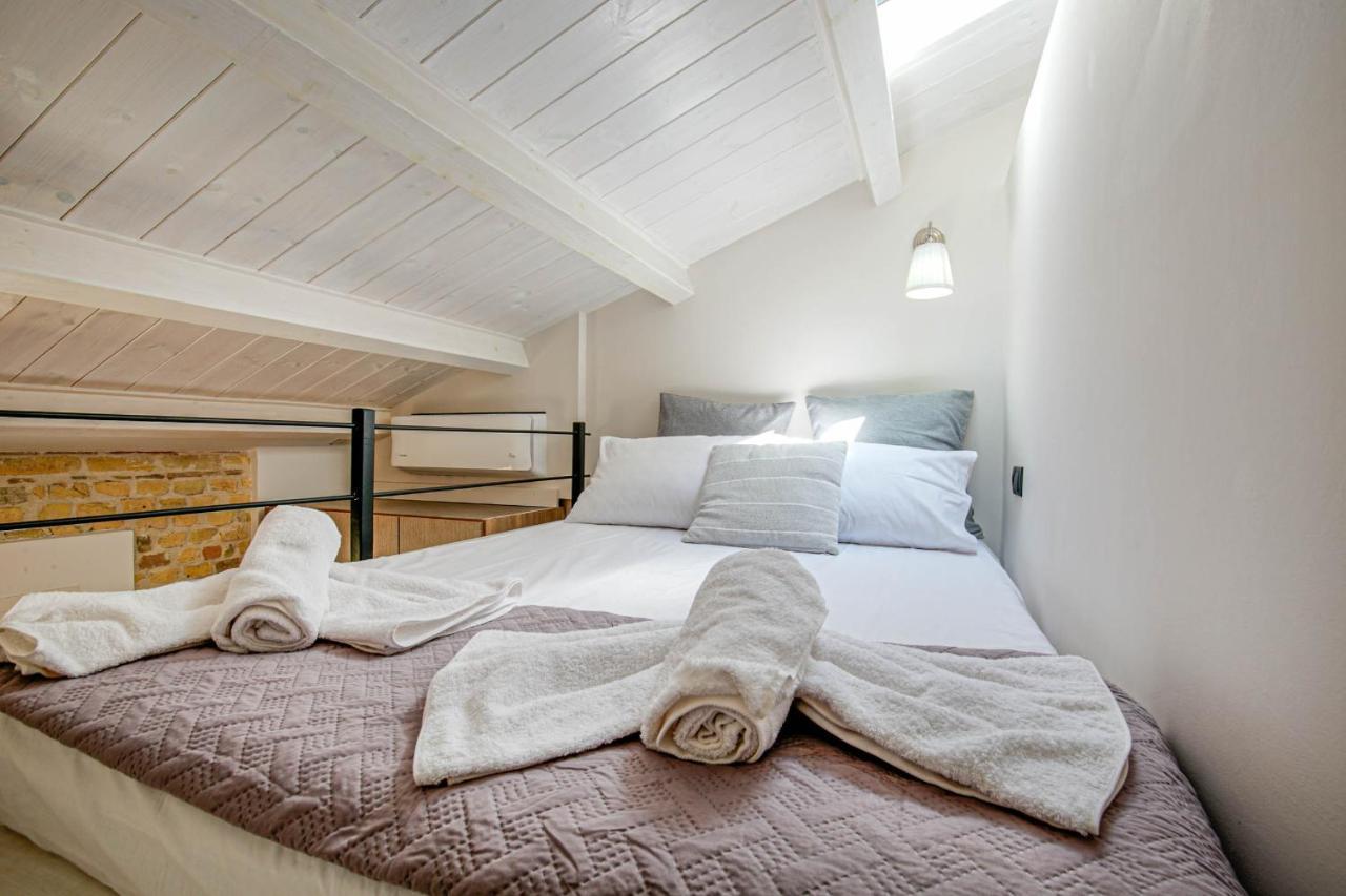 Art Loft Venetian Well Apartment